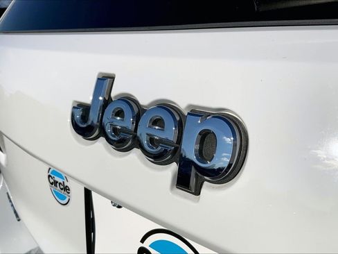 Used 2021 Jeep Grand Cherokee Limited image 9