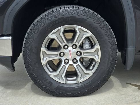 Used 2024 GMC Sierra 1500 SLT w/ SLT Convenience Package AWD/4WD image 11