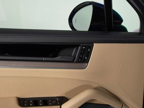 New 2026 Porsche Cayenne image 19