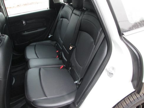 Used 2019 MINI Cooper Clubman ALL4 image 19