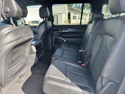 Used 2024 Jeep Wagoneer Series II w/ Flexible Seating Group AWD/4WD image 18