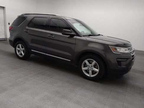 Used 2018 Ford Explorer XLT image 11