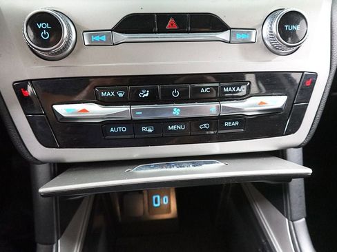 Certified 2024 Ford Explorer XLT image 19