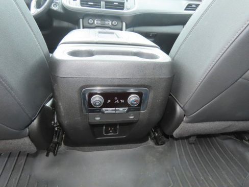 Used 2022 Chevrolet Tahoe Z71 AWD/4WD image 21