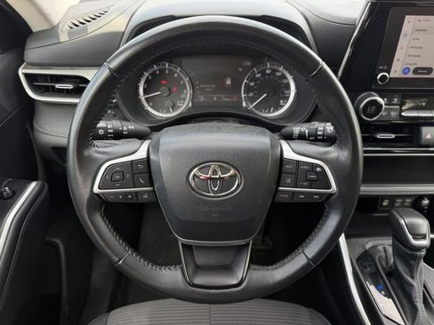 Certified 2024 Toyota Highlander LE image 13