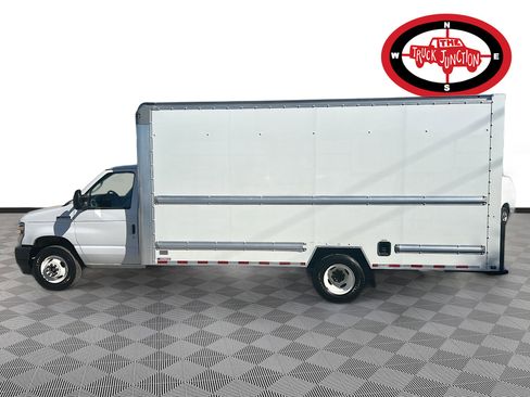 Used 2022 Ford E-350 and Econoline 350 Super Duty image 4