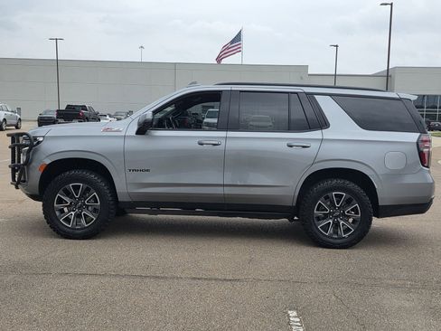 Used 2024 Chevrolet Tahoe Z71 w/ Luxury Package AWD/4WD image 8