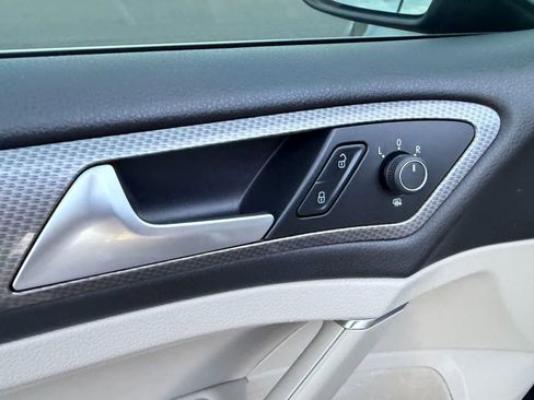 Used 2018 Volkswagen Golf Alltrack SE image 17