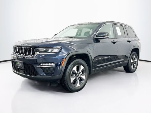 Used 2023 Jeep Grand Cherokee 4WD 4xe image 3