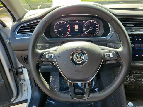Used 2018 Volkswagen Tiguan SEL Premium AWD/4WD image 28