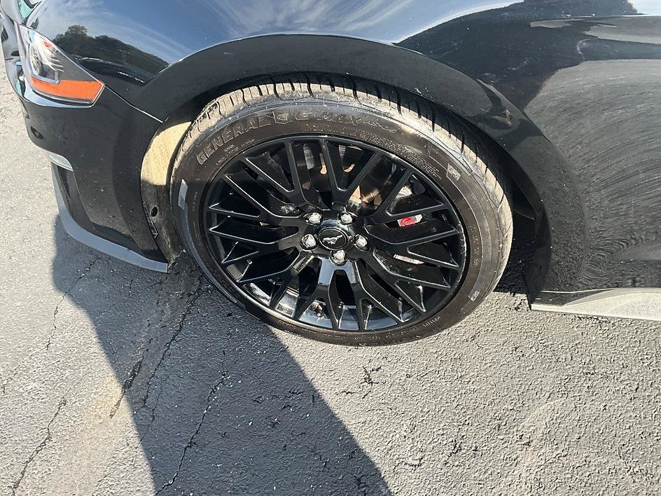 Used 2018 Ford Mustang GT Premium w/ GT Performance Package RWD image 11