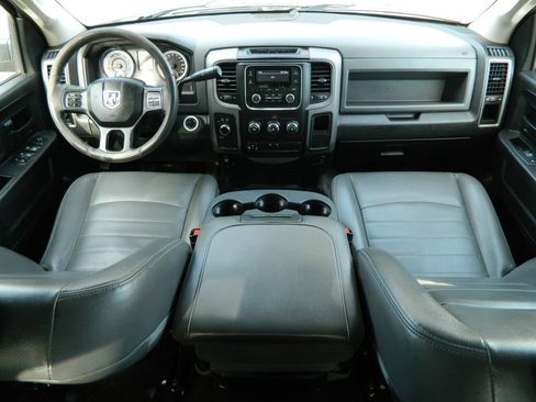 Used 2018 RAM 2500 Tradesman w/ Chrome Appearance Group image 15