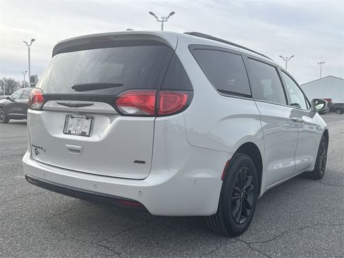 Used 2020 Chrysler Pacifica Touring-L w/ Advanced Safetytec Group image 8