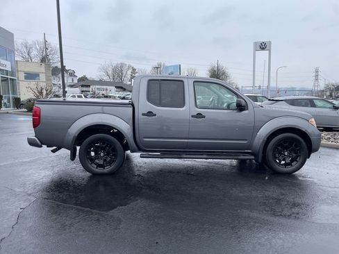 Used 2021 Nissan Frontier SV w/ Midnight Edition Floor Mats image 4