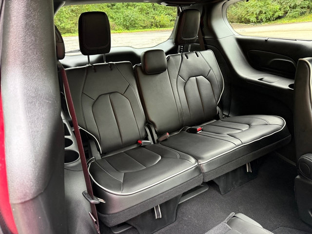 Used 2025 Chrysler Pacifica Limited FWD image 20