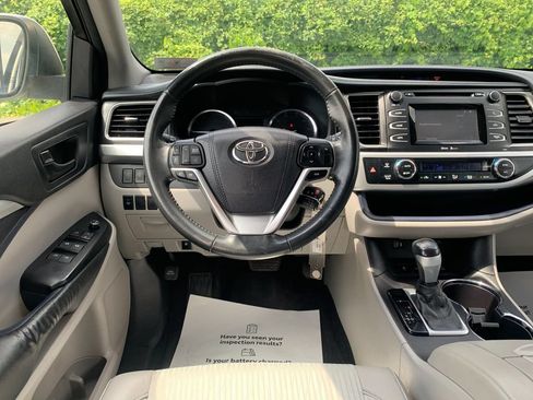 Used 2015 Toyota Highlander Plus AWD/4WD image 17