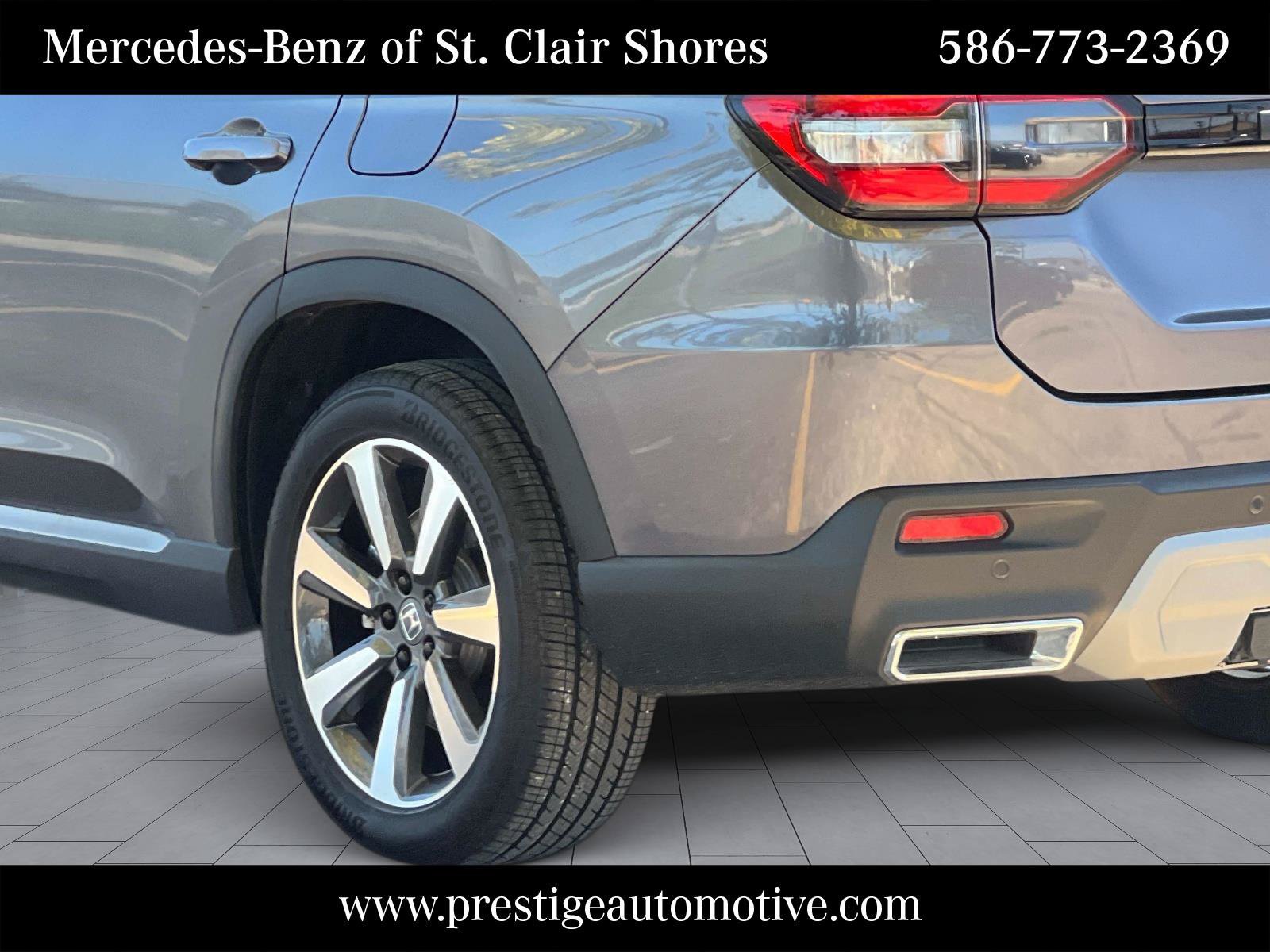 Used 2023 Honda Pilot Elite image 4