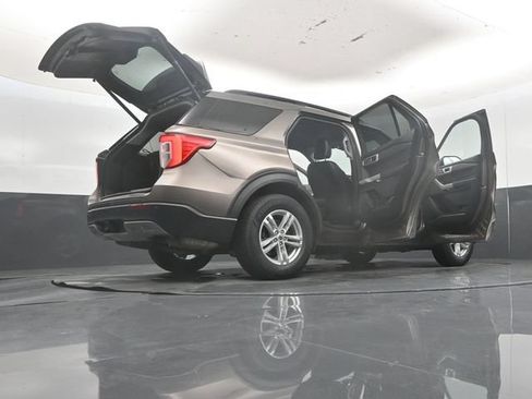 Used 2021 Ford Explorer XLT w/ Equipment Group 202A AWD/4WD image 61