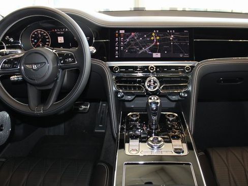 Used 2022 Bentley Flying Spur V8 image 23