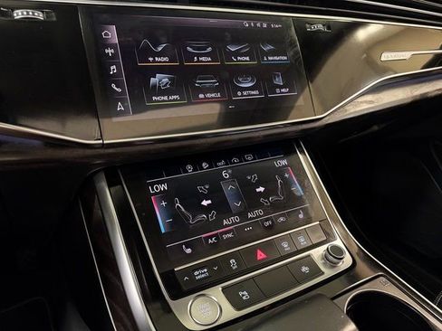 Used 2019 Audi Q8 Premium image 13