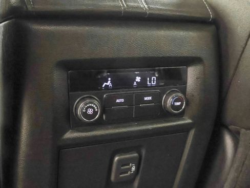 Used 2023 Chevrolet Traverse LT AWD/4WD image 37
