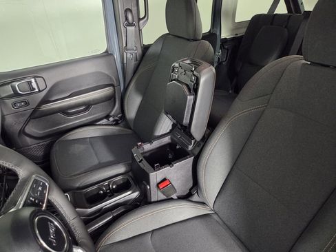 Used 2025 Jeep Wrangler Sahara w/ Safety Group image 22