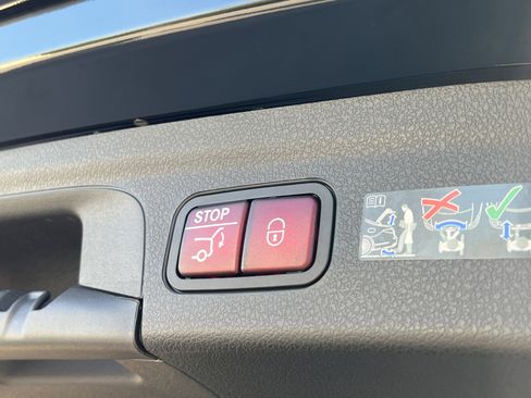 Used 2025 Mercedes-Benz GLE 350 4MATIC image 34