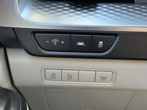 Used 2022 Kia Carnival LX image 18