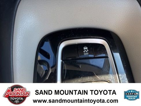 Used 2022 Toyota Corolla L image 20