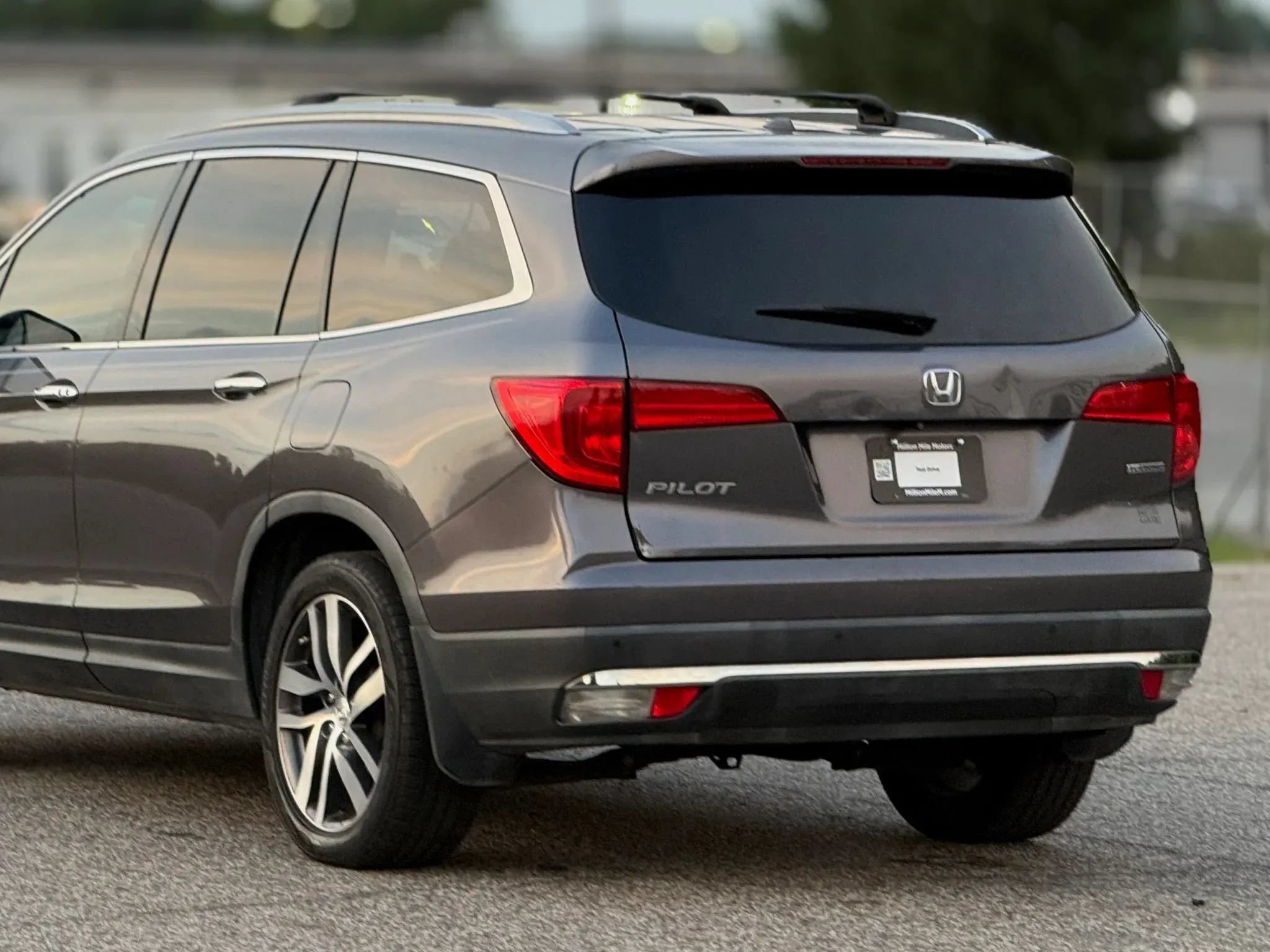 Used 2017 Honda Pilot Touring image 16
