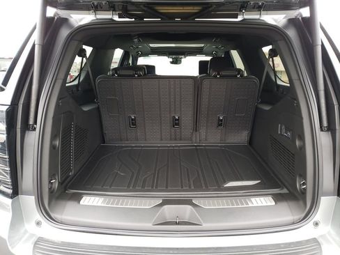 New 2026 Chevrolet Suburban Premier image 21