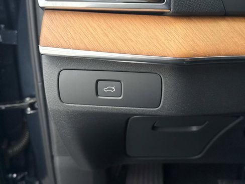 Certified 2024 Volvo XC90 B6 Plus w/ Protection Package Premier image 31