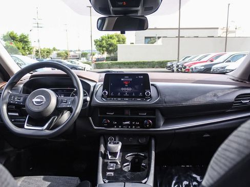 Used 2023 Nissan Rogue SV FWD image 16