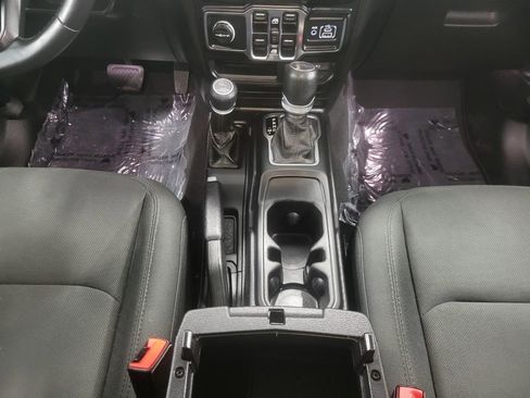 Used 2020 Jeep Gladiator Sport w/ Quick Order Package 24S image 18