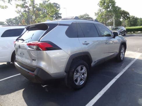 Used 2025 Toyota RAV4 XLE AWD/4WD image 6