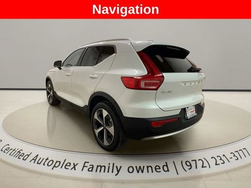 Used 2025 Volvo XC40 B5 Plus image 4