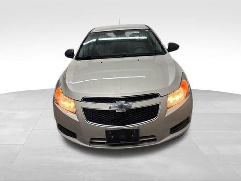 Used 2014 Chevrolet Cruze LS image 2