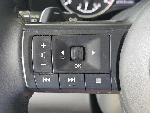 Used 2024 Nissan Pathfinder SV FWD image 28