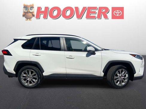 Used 2019 Toyota RAV4 XLE Premium FWD image 2