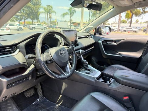 Used 2020 Toyota RAV4 Limited image 15