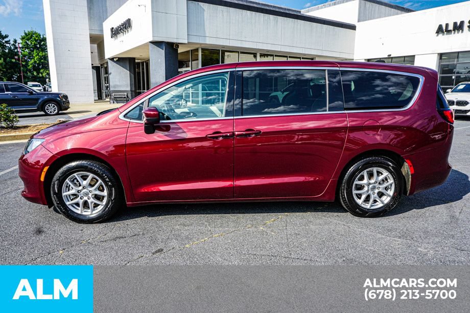 Used 2022 Chrysler Voyager LX FWD image 6