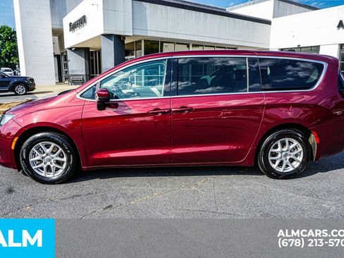 Used 2022 Chrysler Voyager LX FWD image 6