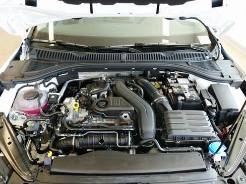 New 2025 Volkswagen Jetta SE image 9