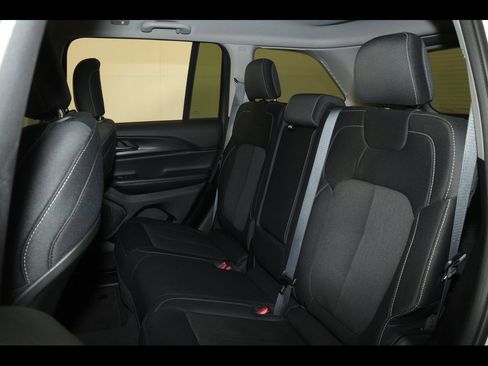 Used 2023 Jeep Grand Cherokee Laredo RWD image 27