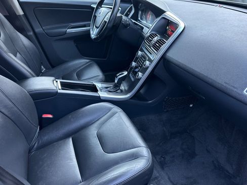 Used 2016 Volvo XC60 T5 Premier w/ Proximity Package image 16