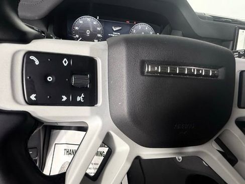 Used 2023 Land Rover Defender 130 SE image 28