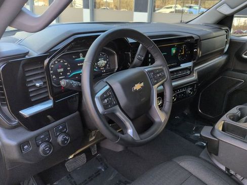 Used 2024 Chevrolet Silverado 1500 LT image 10