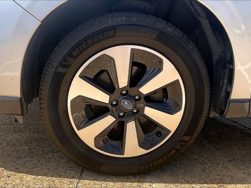 Used 2018 Subaru Forester 2.5i Premium w/ All-Weather Package AWD/4WD image 7