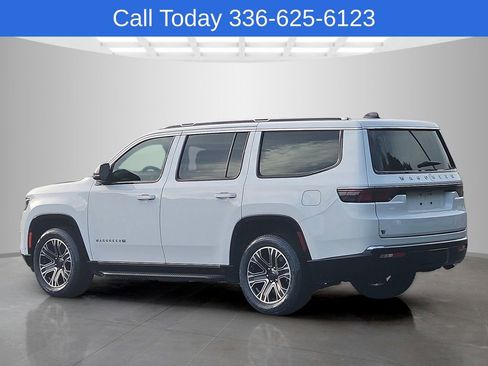 Used 2024 Jeep Wagoneer 4WD w/ Premium Group I image 3