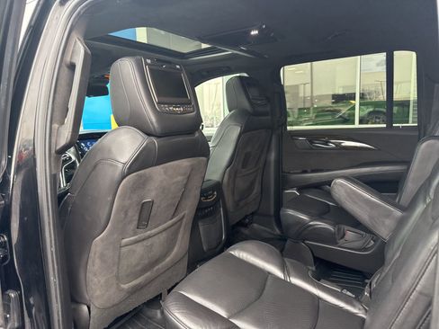 Used 2017 Cadillac Escalade ESV Platinum image 18